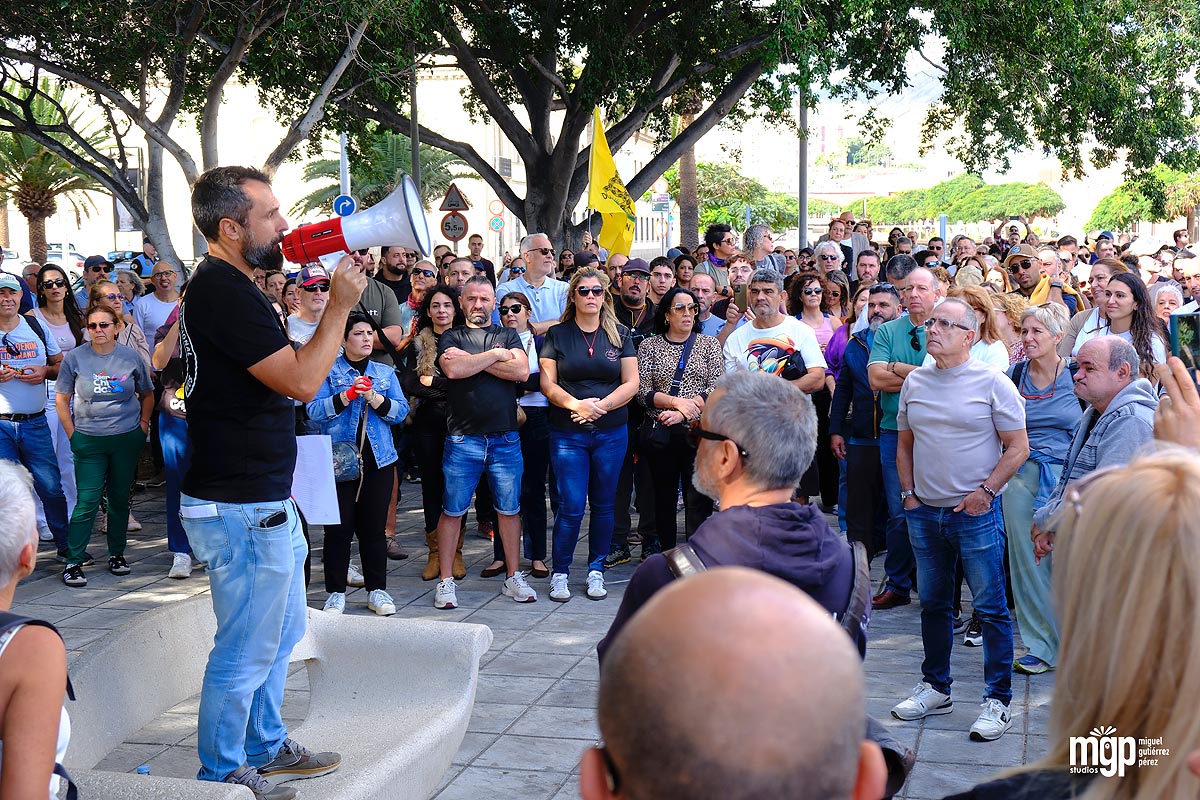 photo_5863793904795192437_y